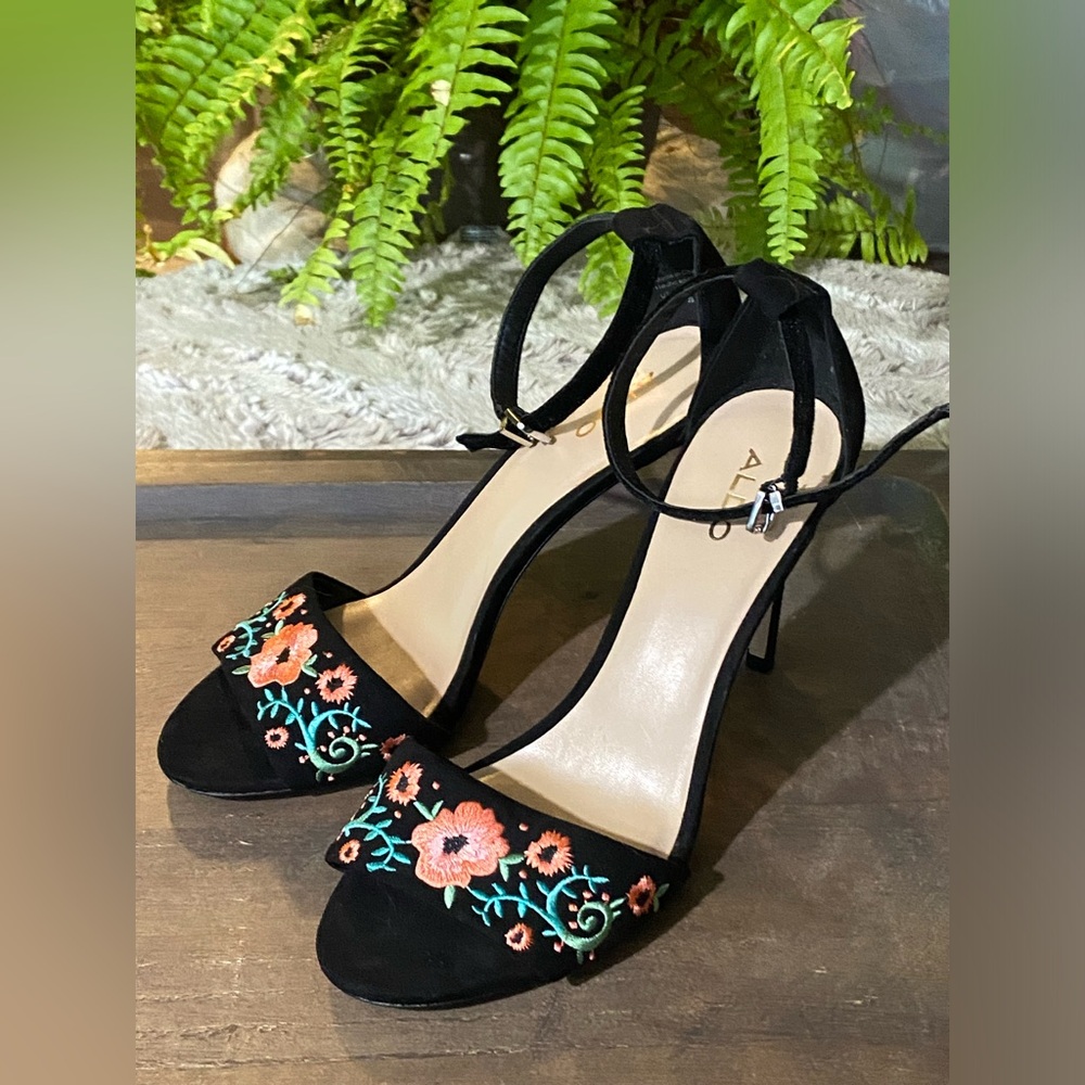 Aldo Black Licona Heels Colorful Embroidered Floral Design🌸